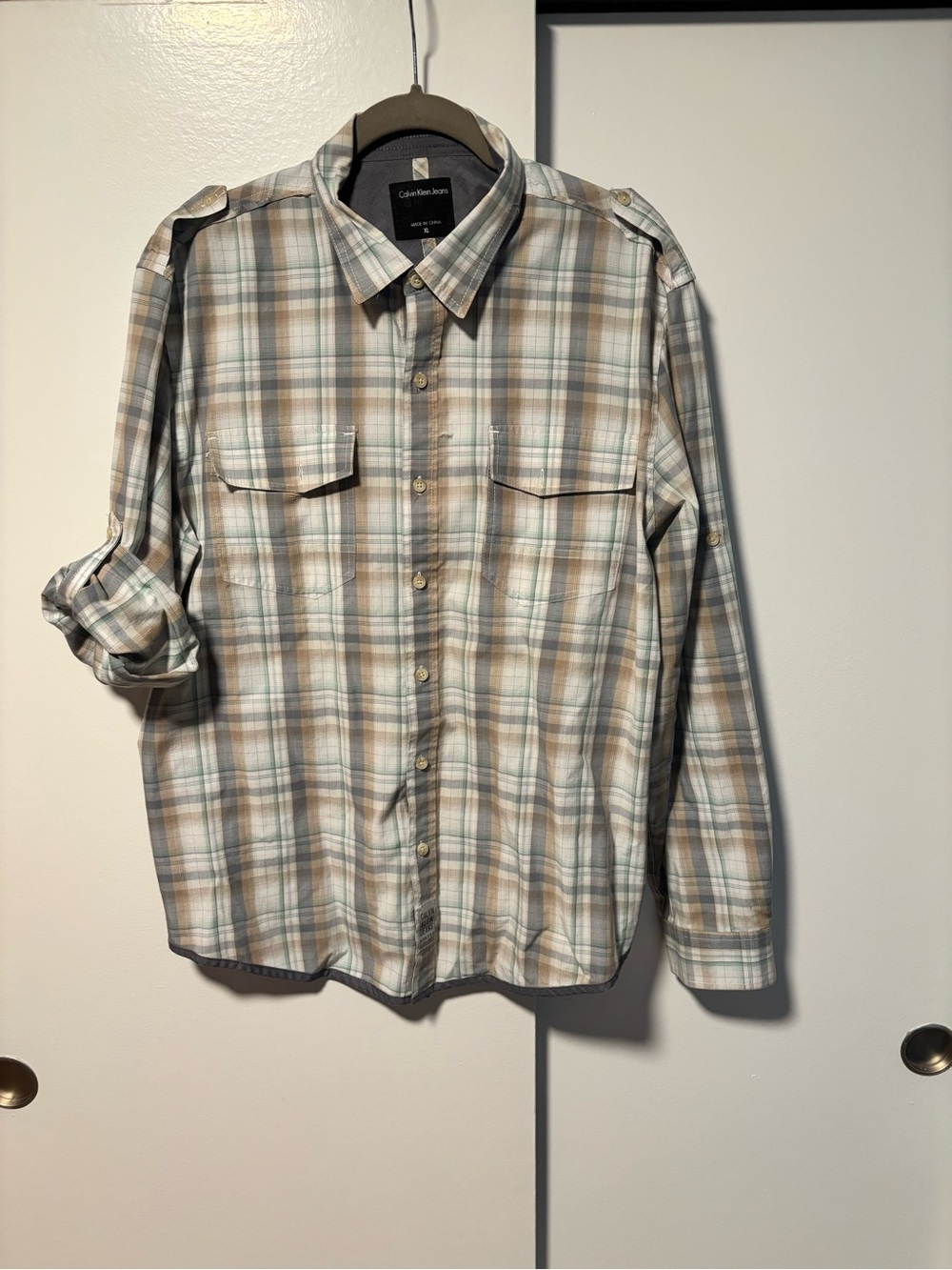 Calvin Klein Jeans Plaid Button-Up Shirt in Beige, Light Blue & Gray